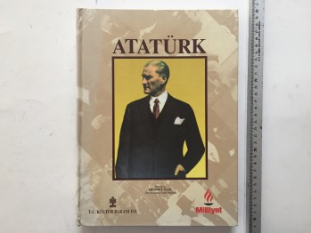 Atatürk – Mehmet Özel , T.C. Kültür Bakanlığı & Milliyet , 304 s. (Ciltli)