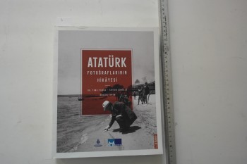Atatürk Fotoğraflarının Hikayesi – Dr. Tuna Yılmaz & Tayfun Gönüllü & Burçak Evren , İstanbul Büyükşehir Belediyesi Kültür A.Ş. , 456 s.
