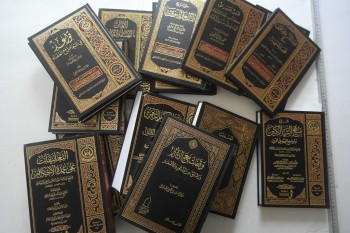 16 Tane 0 Arapça Kitap -  İçinden bir iki kitap Muhtasar Minhacü’l-Kasidin – Vekafat Maal Ebrar ve Rekaik Mine’l Mensür ve’l-Eş’ar