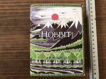 J.R.R. Tolkien – Hobbit