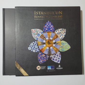 İstanbul'un Renkli Hazineleri (Kutulu, Ciltli) Bizans Mozaiklerinden Osmanlı Çinilerine