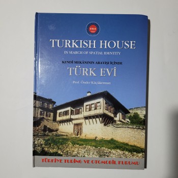 Kendi Mekanının Arayışı İçinde Türk Evi (Ciltli)