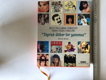 80’li Yıllarda Türkiye: Sazlı Cazlı Sözlük ‘’Yaprak Döker Bir Yanımız’’ – Derya Bengi (Ciltli)