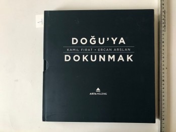 Doğu’ya Dokunmak – Kamil Fırat / Ercan Arslan (Ciltli, kutulu)