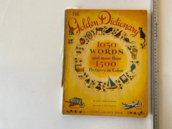 The Golden Dictionary 1030 Words And More Than 1500 Pictures in Color (Ciltli)