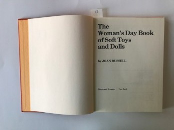 TheWoman’sDayBook Of SoftToysAndDolls –JoanRussell (Ciltli)