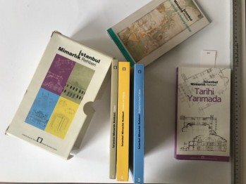 İstanbul Mimarlık Rehberi (Kutulu, 4 Kitap, 1 Harita)