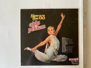 Ajda Pekkan-Super star 83-kapakta yırtık var