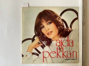 Ajda pekkan-Super star 2 Kapakta sol altta yırtık