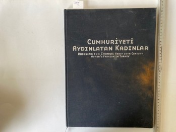 Cumhuriyeti Aydınlatan Kadınlar (Ciltli)