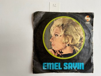 Kavanoz Dipli Dünya/Makber-Emel Sayın