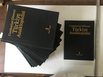 Cumhuriyet Dönemi Türkiye Ansiklopedisi (10 Cilt) İletişim Yayınları.