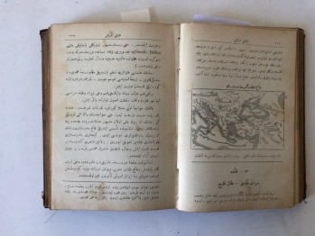 Resimli ve Haritalı Osmanlı Tarihi Cilt:1, 2. Baskı  – Ahmed Rasim, İkbal Kütüphanesi, 1328 (Ciltli, Osmanlıca)