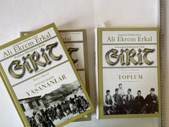 Girit-Ali Ekrem Erkal (1-2-3Kitap,Ciltli)/Nurdaş,2008,