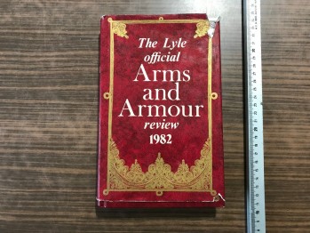 The Lyle offıcial Arms and Armour review (ciltli)