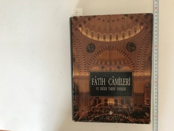 Fatih Camileri ve Diğer Tarihi Eserler / Türkiye Diyanet Vakfı Fatih Şubesi, 1991, 432 s. Ciltli