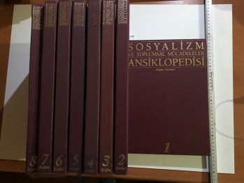 Sosyalizm ve Toplumsal Mücadeleleri Ansiklopedisi / Cilt: 1-8, (Ciltli) İletişim, 1988