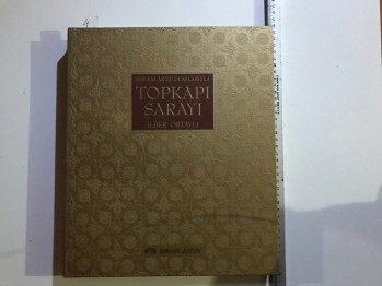 Mekanlar ve Olaylarıyla Topkapı Sarayı – İlber Ortaylı / (Ciltli, Kutulu) Bank Asya, 2007, 312 s. CD’li.