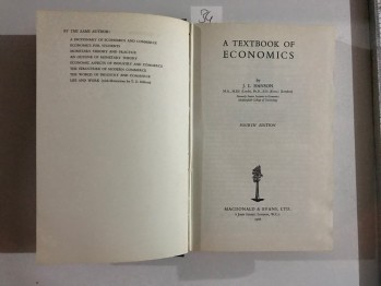 A Textbook of Economics – J. L. Hanson / (Ciltli) 1966, 571 s.