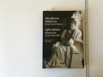 Afrodisyas Sebasteion Sevgi Gönül Salonu – Mesut Ilgın (Ciltli), YKY, 2008, 140 s.