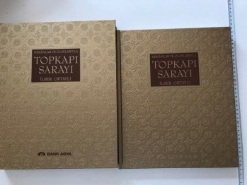 Mekanlar ve Olaylarıyla Topkapı Sarayı – İlber Ortaylı (Ciltli,Kutulu, CD’li ) Bank Asya, 2013, 312 s.