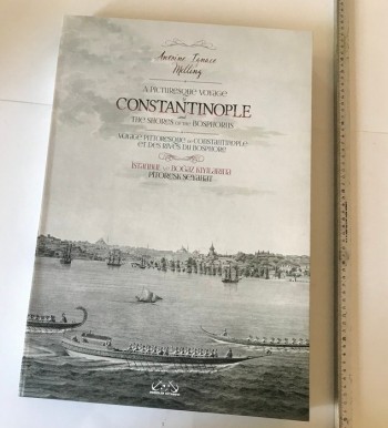 Antoine Igmace Melling - A Picturesque Voyage To Constantinople and The Shones Of The Bosphorus - Voyage Pittores De Constantinople Et Des Rives Du Bosphore - İstanbul ve Boğaz Kıyılarına Pitoresk Seyahat (Kutulu,Ciltli) / Denizler Kitapevi, 267 s.