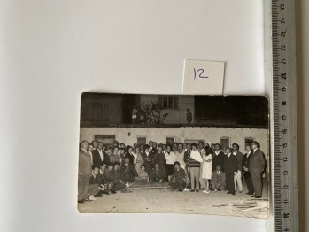 Siyah Beyaz Fotoğraf (Ölüye Poz Verdirmişlerdir)