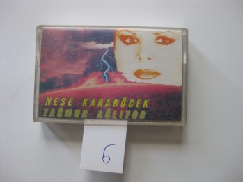 Yağmur Ağlıyor-Neşe Karaböcek