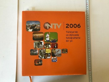 Türkiye’de ve Dünyada Fotoğraflarla Bir Yıl (Ciltli Şömizli) – NTV 2006 , 224 s.