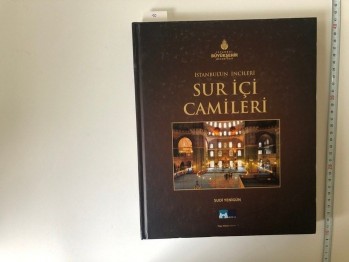 İstanbul’un İncileri Sur İçi Rehberi – Sudi Yenigün , İstanbul Büyükşehir Belediyesi , 400 s. (Ciltli)