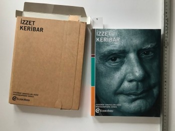 Fotoğraf Sanatçıları Dizisi - İzzet Keribar , Eczacıbaşı Yayınları , 275 s. (Şömizli)