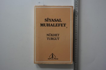 Siyasal Muhalefet – Nükhet Turgut , Birey Toplum Yayınları , 288 s.