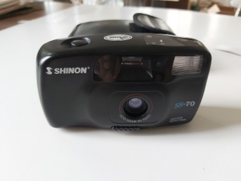 Shinon – SN70 Model  Fotoğraf Makinesi  33’lük Film – Çalıp , Çalışmadığı Bilinmiyor. Kılıfında