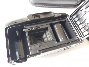 Shinon – SN70 Model  Fotoğraf Makinesi  33’lük Film – Çalıp , Çalışmadığı Bilinmiyor. Kılıfında