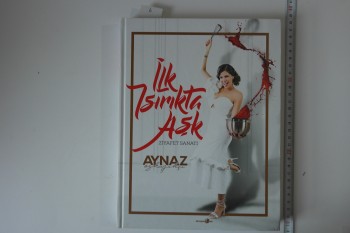 İlk Isırıkta Aşk Ziyafet Sanatı – Aynaz Özkaşıkçı , Okyanus Yayınları , 222 s. (Ciltli)