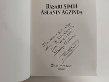 Başarı Şimdi Aslanın Ağzında – Sakıp Sabancı , YAZARINDAN  İMZALI ,Mart Yayınları , 204 s.