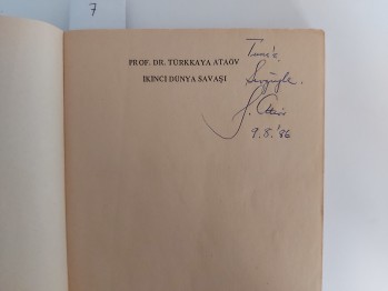 İkinci Dünya Savaşı – Prof. Dr. Türkkaya Ataöv, YAZARINDAN  İMZALI  İTHAFLI . İlk Baskı 1985 , 160 s.