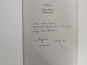 Vatan Borcu Ödüyorum – Kadir Has , YAZARINDAN  İMZALI  İTHAFLI ,  ABC Yayınları , CİLTLİ , 450 S.