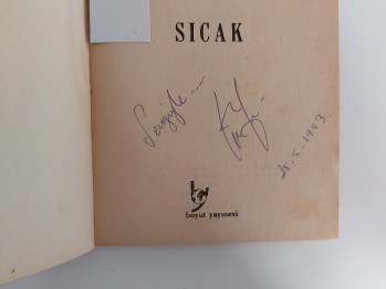 Sıcak – Tülay Ferah , YAZARINDAN  İMZALI  İTHAFLI , Boyut Yayınları , 142 s.