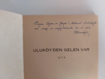 Uluköy’den Gelen Var – Ahmet Eroğdu , YAZARINDAN  İMZALI  İTHAFLI , Hatiboğlu Yayınevi , 1987 , 80 s.
