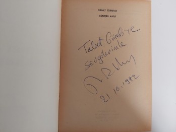 Güneşin Katli – Memet Türkkan , YAZARINDAN  İMZALI  İTHAFLI , 1980 , 168 s.
