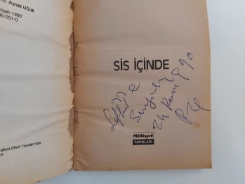 Sis İçinde – Behzat Ay , YAZARINDAN  İMZALI  İTHAFLI , 220 s.
