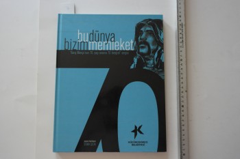 Bu Dünya Bizim Memleket Barış Manço’nun 70. Yaşı Anısında 70 Fotoğraf Sergisi (Ciltli), Küçükcekmecec Belediyesi, 2013, 111 s
