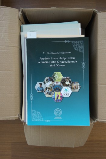 Anadolu İmam Hatip Liseleri ve İmam Hatip Ortaokullarında Yeni Dönem –din Öğretimi Genel Müdürlüğü (46 Adet lot kitap,fotokopi içerir )