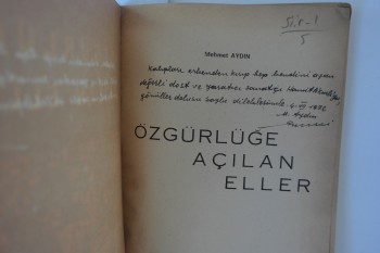 Özgürlüğe Açılan Eller- Mehmet Aydın (imzalı)
