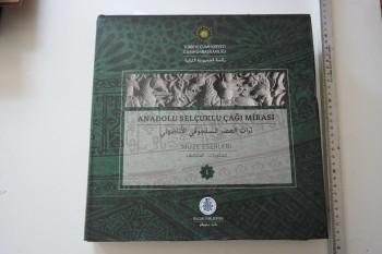 Anadolu Selçuklu Çağı Mirası Müze Eserleri 1 (Ciltli, Şömizli), Konya Selçuklu Belediyesi, 2018, 503 s.