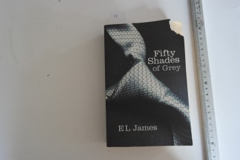 Fifty Shades Of Grey-E L James- Arrow , 2011, 514 s.