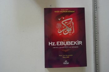 I. Halife Hz. Ebubekir (ra) Hayatı, Şahsiyeti ve Dönemi – Prof. Ali Muhammed Sallabi / Ravza, 2017, 487 s.