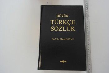 Büyük Türkçe Sözlük – Prof. Dr. Ahmet Doğan , Akçağ Yayınları , 1247 s. (Ciltli)
